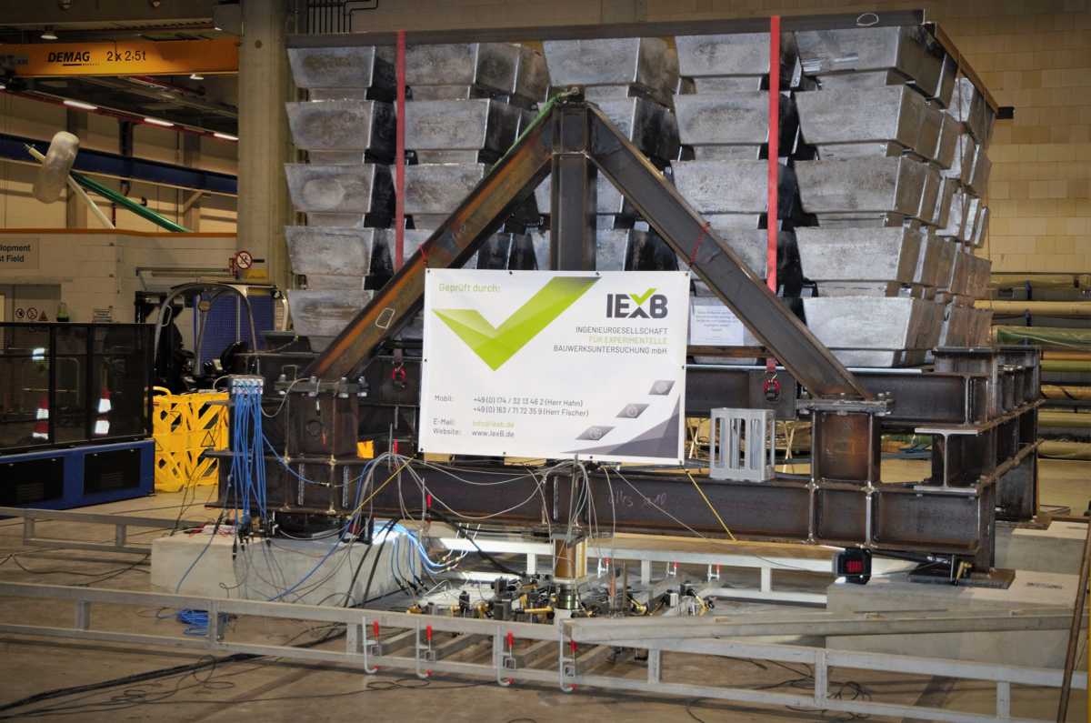 Experimentelle Traglastermittlung an einer Bodenplatte mit 160 Tonnen Ballast