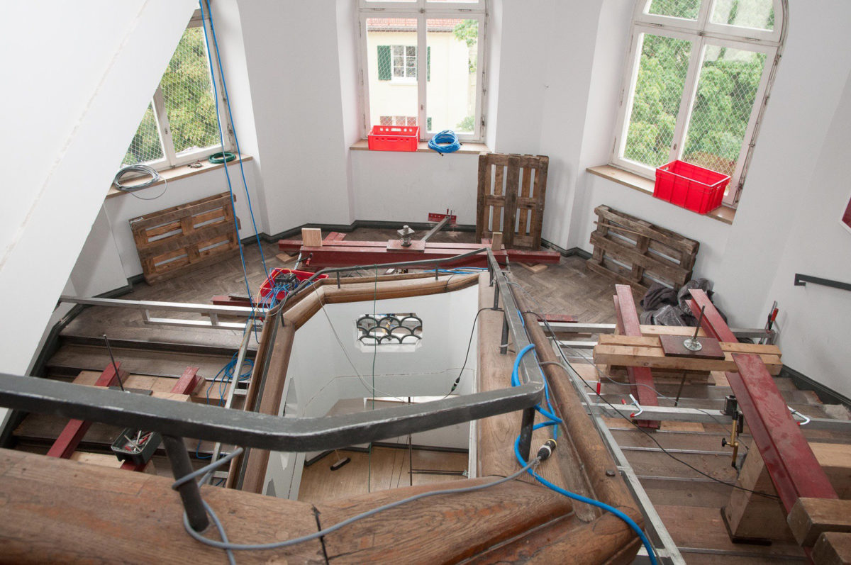 Belastungsversuch Treppe Lasteinleitung und Messtechnik