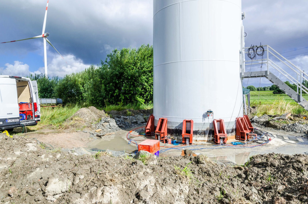 hydraulisches Anheben einer Windkraftanlage